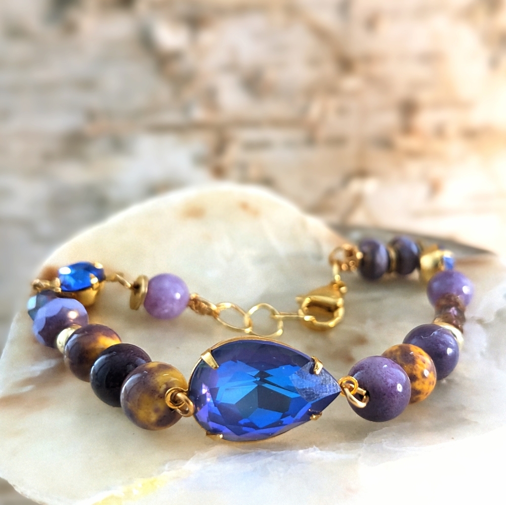 Lavender Jade,  Picasso Purple Beads & Crystal Pendant In Gold Plated Bracelet